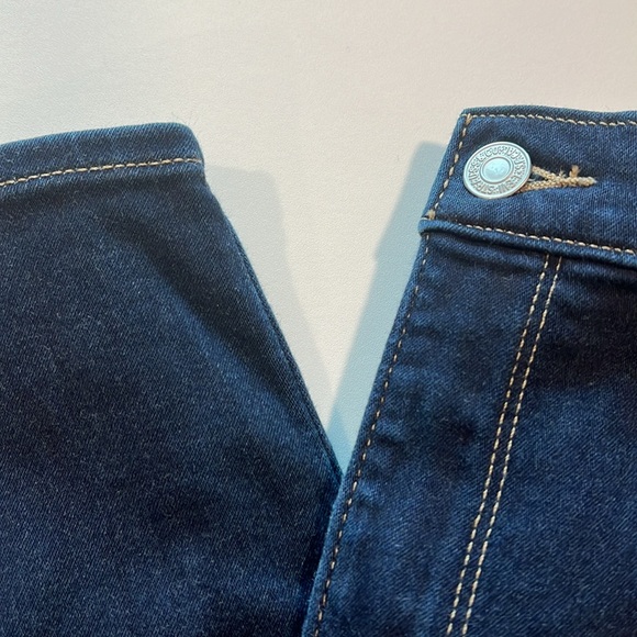 Levi - red tab, 24w, 720 “high rise super skinny” - Picture 2 of 6